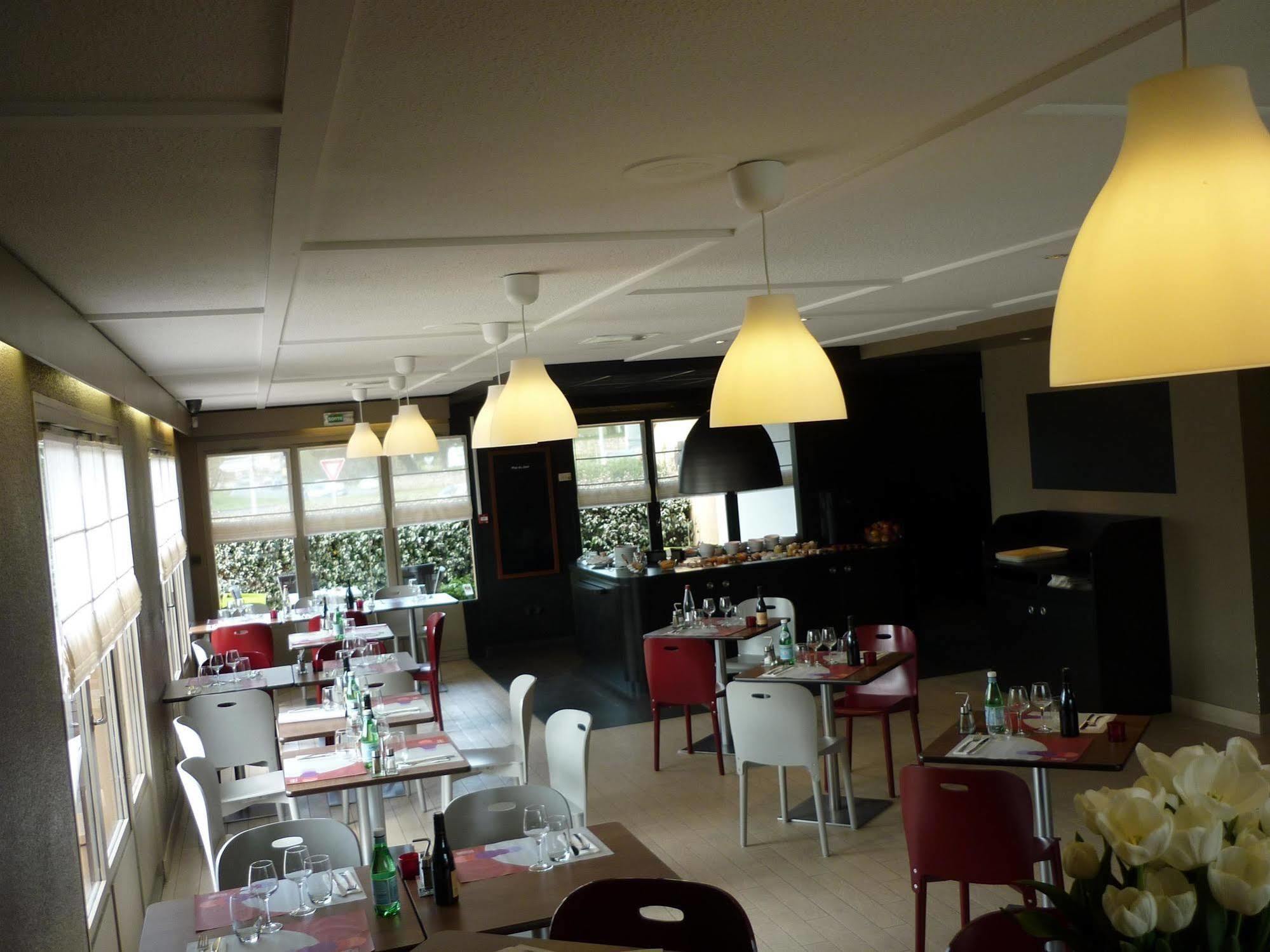 Hôtel Le Cyrano Bergerac Buitenkant foto